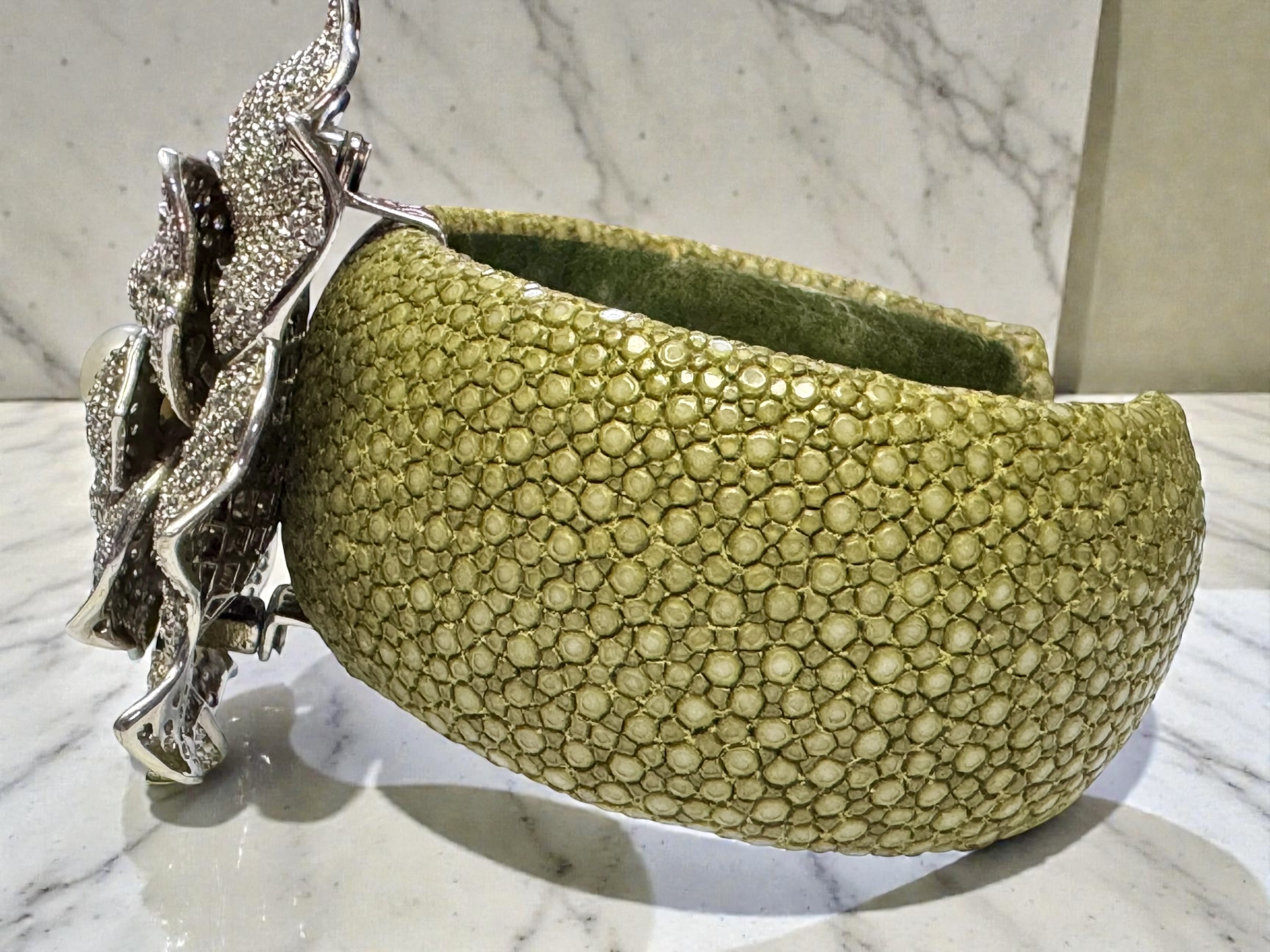 Bracciale pelle di razza e zirconi - immagine 4