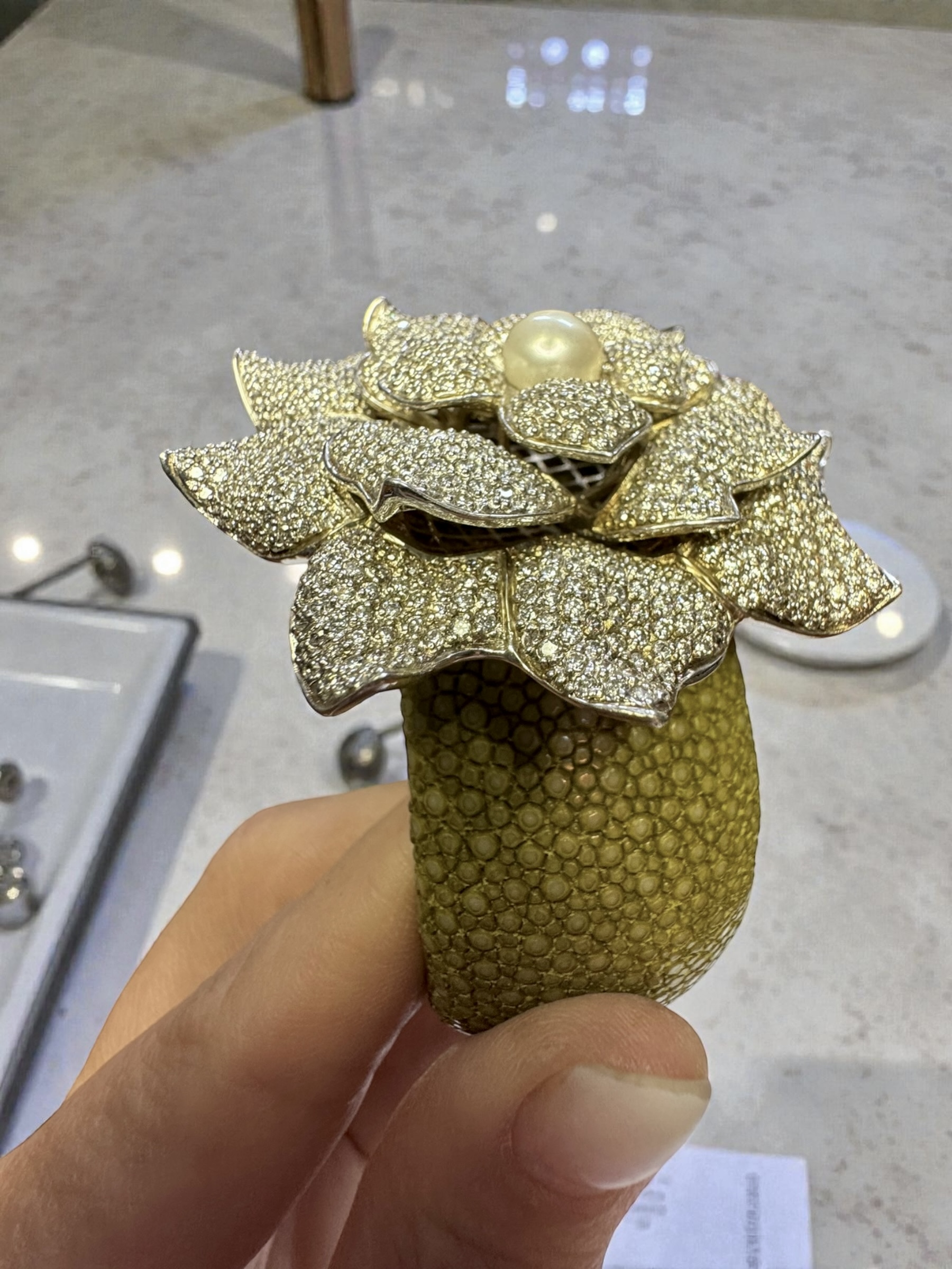 Bracciale pelle di razza e zirconi - immagine 7