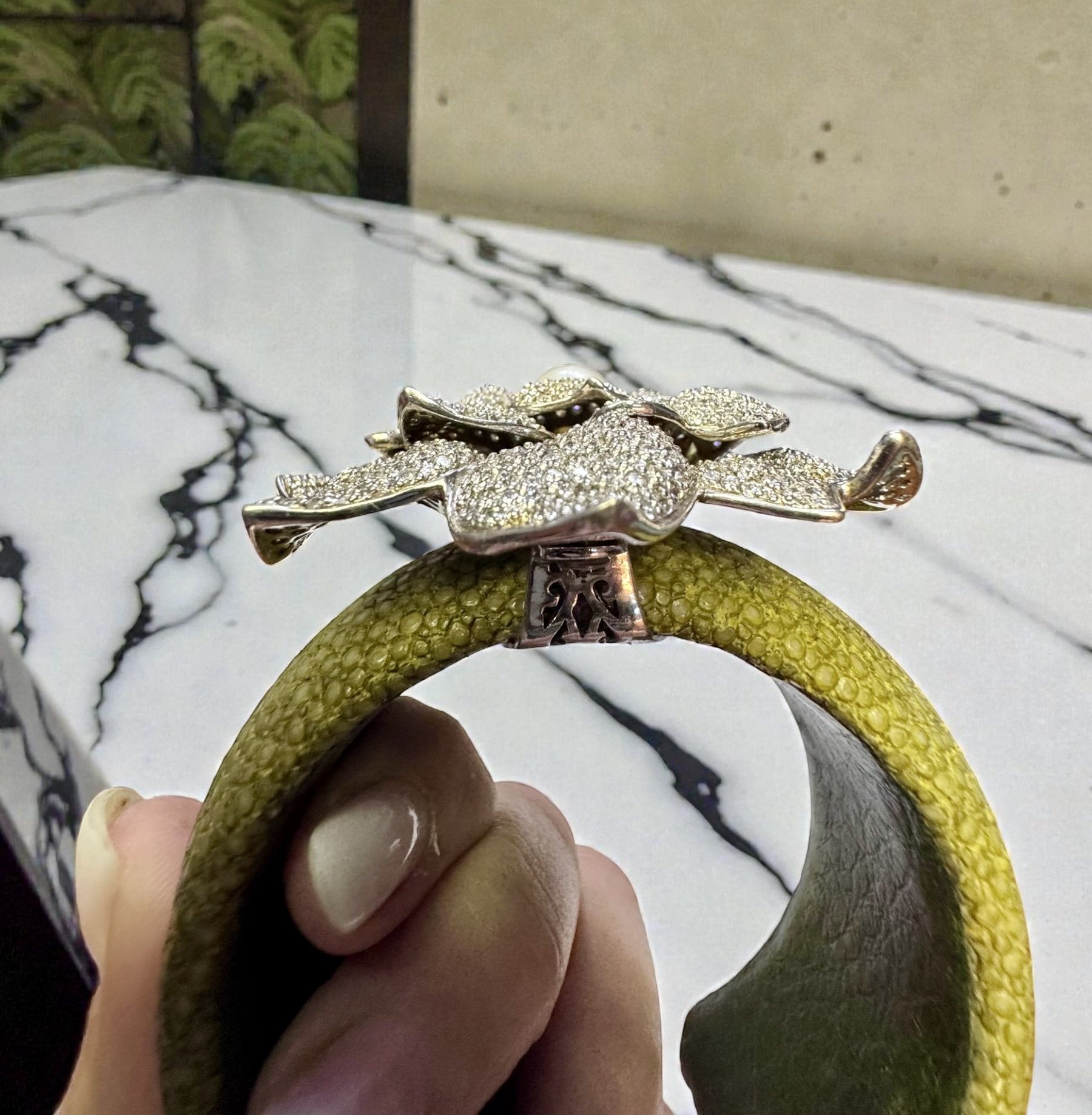 Bracciale pelle di razza e zirconi - immagine 9