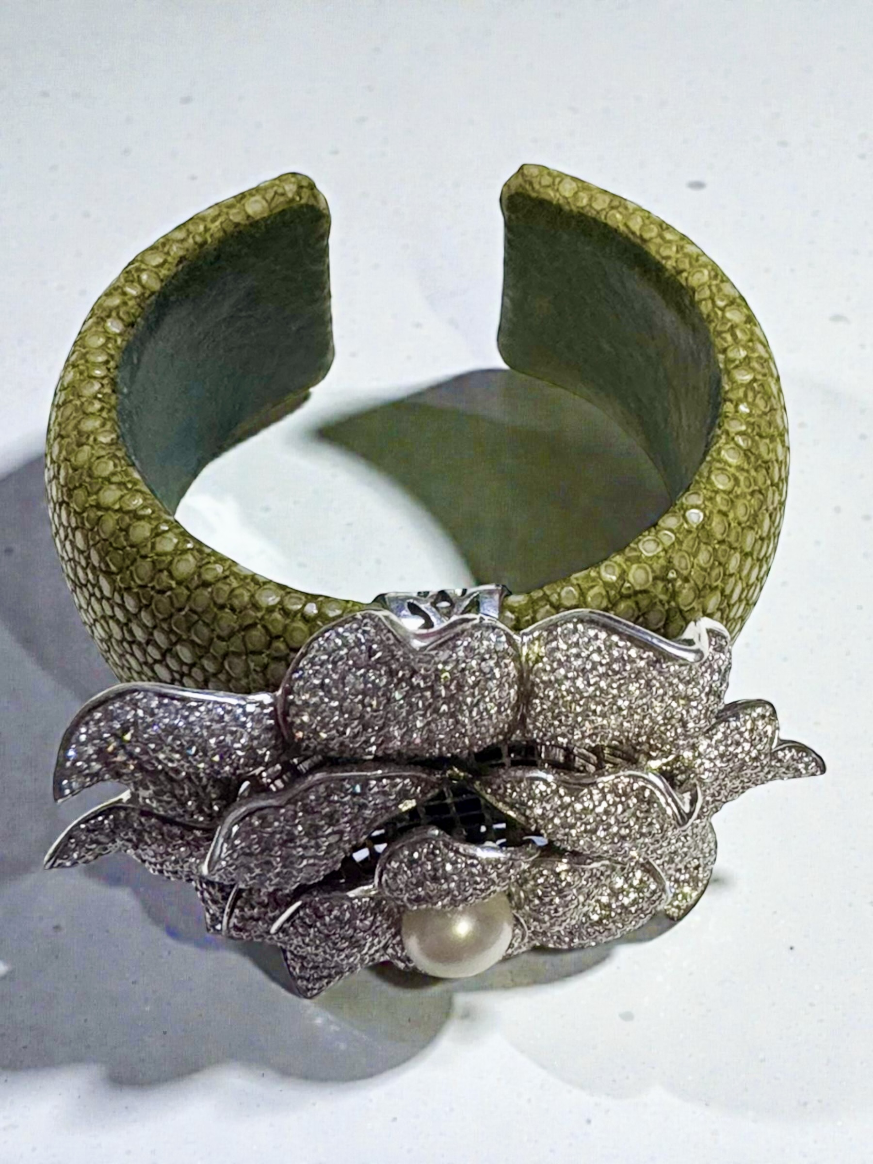Bracciale pelle di razza e zirconi - immagine 10